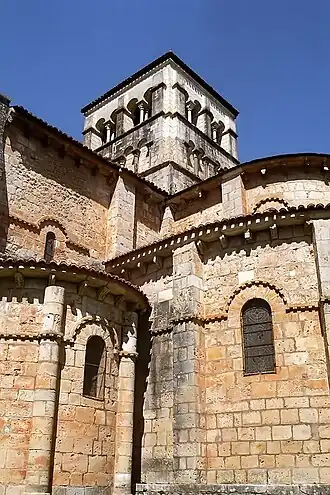 Le clocher vu en contre-plongée.