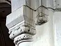 Ancien arc triomphal, chapiteaux côté nord.