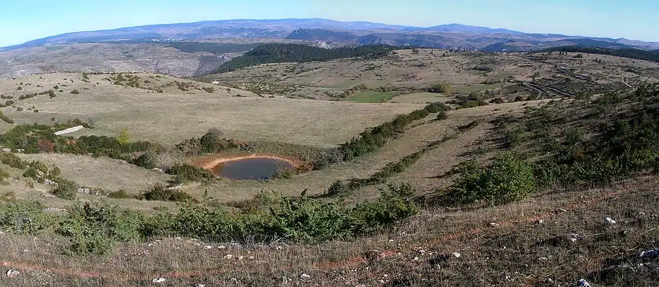 Lavogne sur le causse Méjean en octobre.