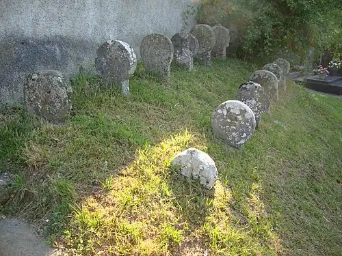 Vieilles stèles basques à Alos.