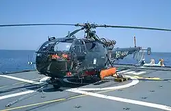 Une Alouette III sur le pont de la frégate La Motte-Picquet.