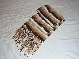 Écharpe en alpaga (couleurs naturelles), trouvée à Cambridge (Angleterre)