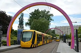 La station Nations et ses arches.