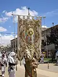 Bannière de la Fête-Dieu à Camañas en Espagne, en 2006.