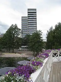 Alviks Torn, vue de la rive d'Alvik en juillet 2017.