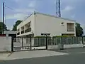 La caserne des pompiers d'architecture moderniste années 1950.