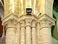 Croisée, chapiteaux dans l'angle sud-ouest.