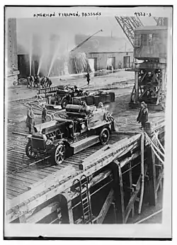Véhicule de pompiers américains au port de Bassens en 1919.
