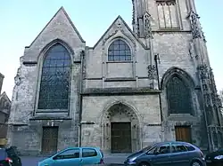 Façade de l'église Saint-Leu.