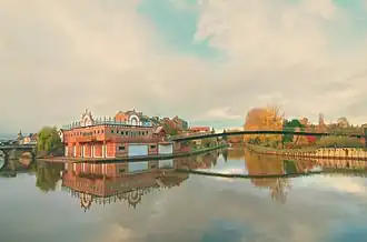 Le Sport Nautique d'Amiens et l'ancienne passerelle Samarobriva traversant le chemin de halage