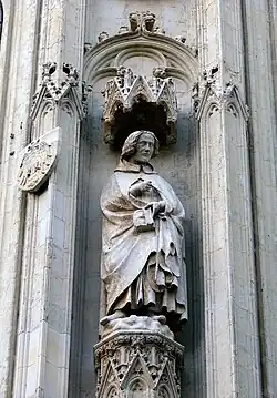 contrefort voisin, statue de l'amiral Jean de Vienne.