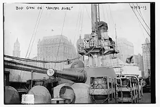 Canon principal de 184&nbsp;mm sur l’Amiral Aube