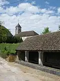 Le lavoir et l'église.