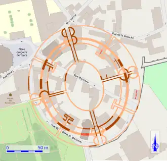 Plan montrant l'emplacement des vestiges connus d'un amphithéâtre : légende détaillée ci-dessous