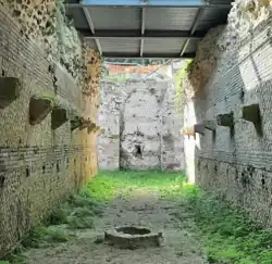 Couloir intérieur de l'amphithéâtre