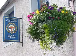 &nbsp;Fondée à Oban en 1891, An Comunn Gàidhealach est une institution gaëlle et gaélique, qui fait la promotion de l'enseignement, de l'apprentissage et de l'utilisation de la langue gaélique, mais aussi de l'étude de la culture, de la littérature, de l'histoire, de la musique et de arts gaëls, notamment par le biais du Royal National Mòd.