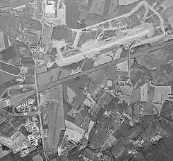 Ancien aérodrome d'Ancenis en 1996 et le nouveau en construction