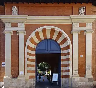 Portail du collège de l'Esquile.