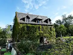 Ancien Moulin, dans les jardins du Château