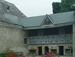 Poulailler-porcherie à Bourréac