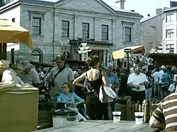 Pointe-à-Callière fait revivre la place du marché du XVIIIe&nbsp;siècle.