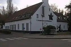 Ancienne laiterie du Vieux Tilleul et Auberge de Boondael (au Square du Vieux Tilleul).