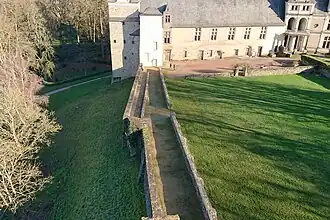 Tracé de la galerie nord vu du donjon.