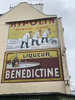 Anciennes publicités murales.