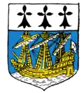 Ancien blason de Brest - "d'azur au navire d'or, aux voiles ferlées d'argent, un pavillon d'argent flottant sur la poupe, voguant sur une mer du même métal, au chef d'argent à trois mouchetures d'hermine de sable"