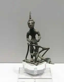 Aurige en bronze, NAMA 6190.