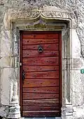 Porte d'accès à la tour de la Maison Castet.