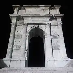 arc antique la nuit