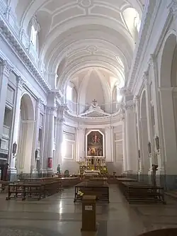 intérieur avec le retable de Lorenzo Lotto.