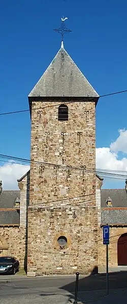 La tour vue de face.