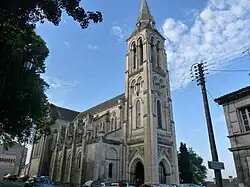 Église Saint-Ausone.