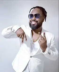 Description de l'image Angel Yos (photo officielle 2).jpg.