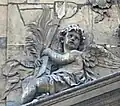 Angelot, à gauche du fronton.