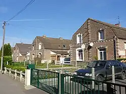 Des habitations groupées par quatre.