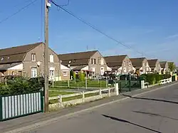 Des habitations groupées par quatre.