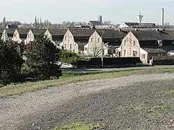 Des habitations groupées par quatre.