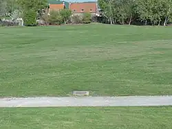 Le puits Archevêque dans son environnement.