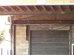 L'exutoire se termine par un évent hors du bâtiment.