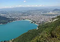 Vue de la ville d'Annecy depuis le mont Veyrier