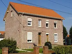 Habitations groupées par deux.