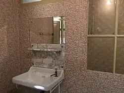Représentation du lavabo de l'Annexe. Il se trouve dans la salle de bain, directement sur la droite, sur le palier à l'entrée de la cachette, après avoir monté le 1er escalier.