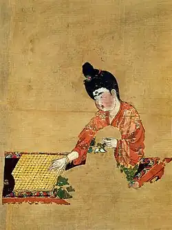 Femme jouant au jeu de go Section d'un paravent, tombe 187 d'Astana. Tourfan. H.: 63&nbsp;cm. Encre et couleurs sur soie, VIIIe&nbsp;siècle Dynastie Tang. Musée provincial, Ürümqi.