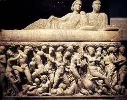 Sarcophage aux scènes dionysiaques et son couvercle avec le portrait d'un couple
