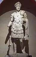 Hadrien revêtu d'une cuirasse.  H. 2,40&nbsp;m