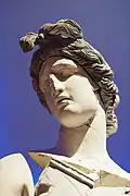 Statue de danseuse. Détail. Copie d'un original de style Rococco hellénistique