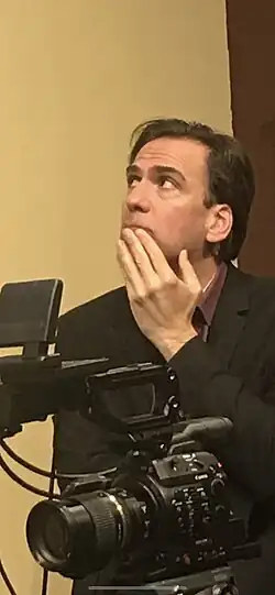 Description de l'image Anthony-Aibel-with-camera.jpg.